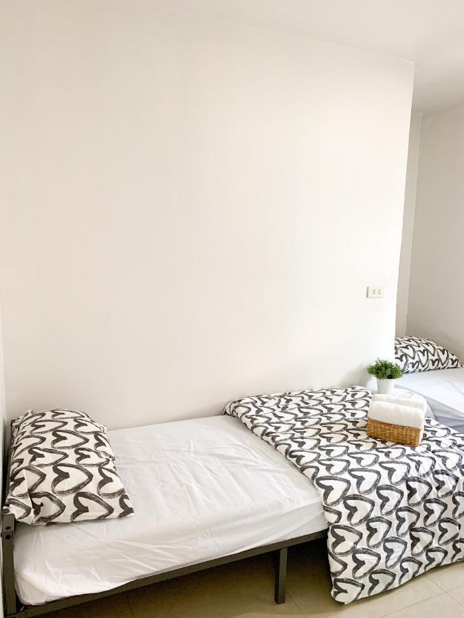 1Sabai Hostel Банкок Екстериор снимка