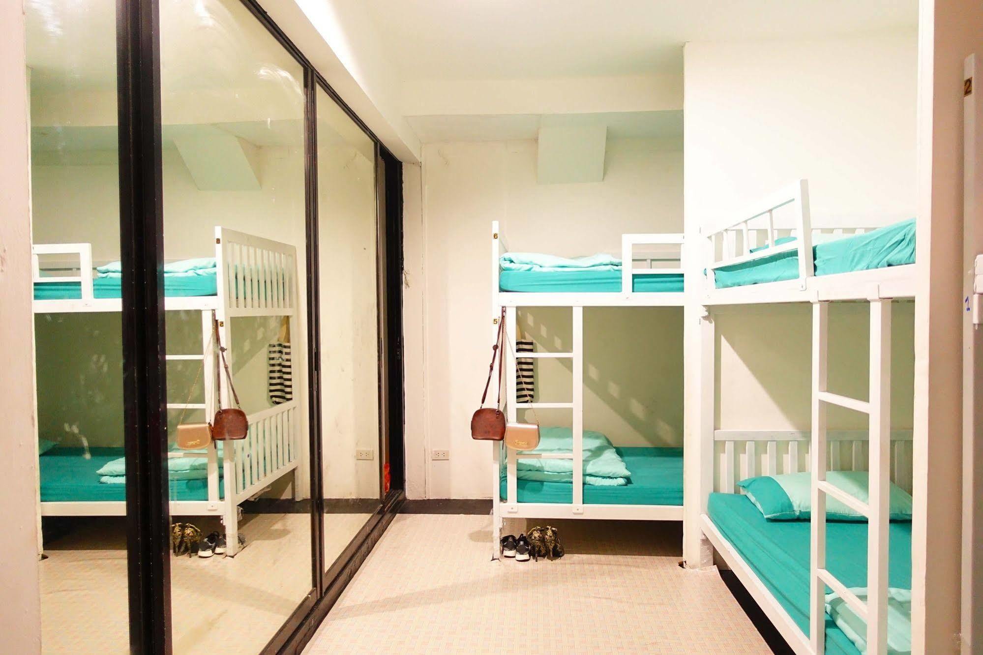 1Sabai Hostel Банкок Екстериор снимка