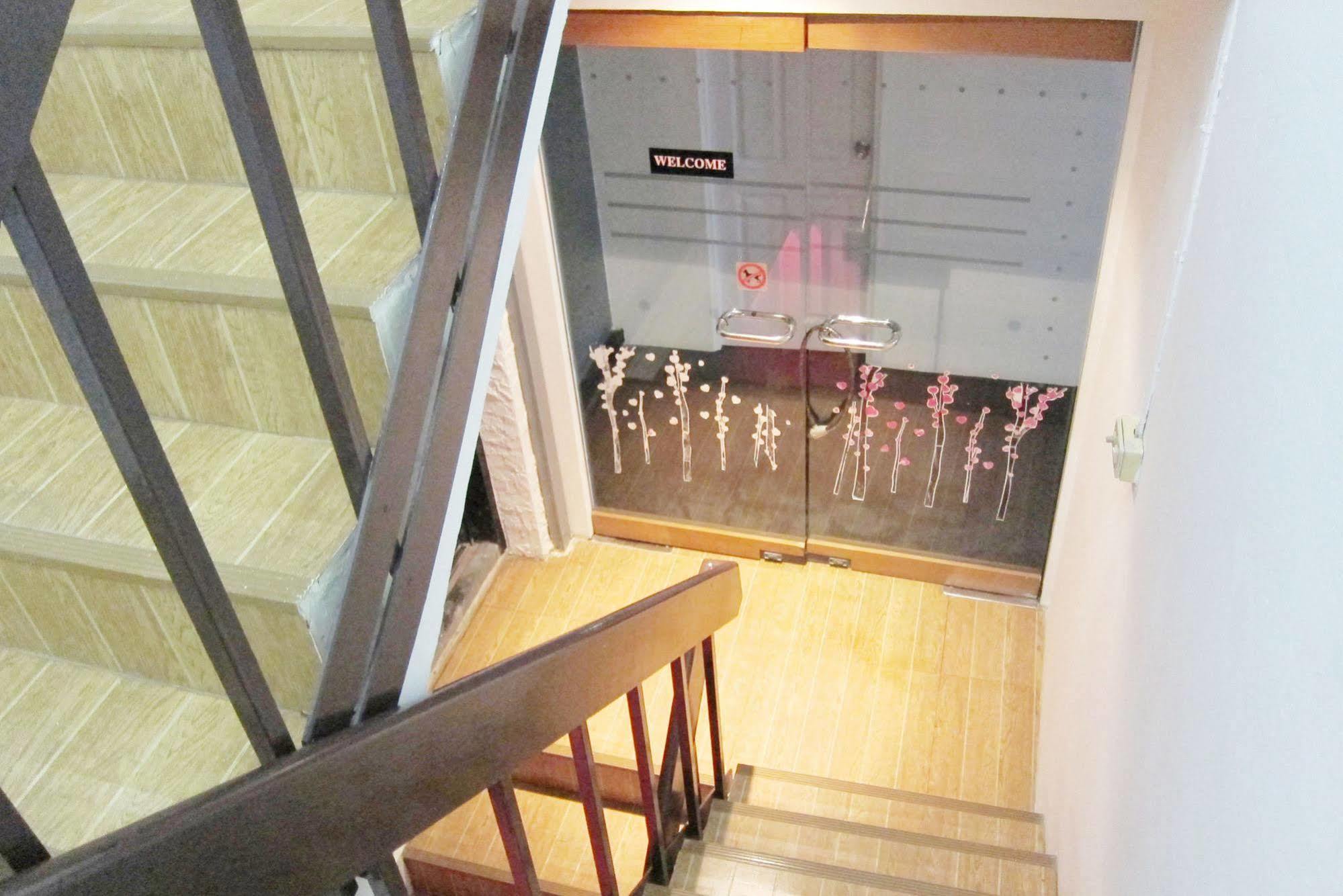 1Sabai Hostel Банкок Екстериор снимка