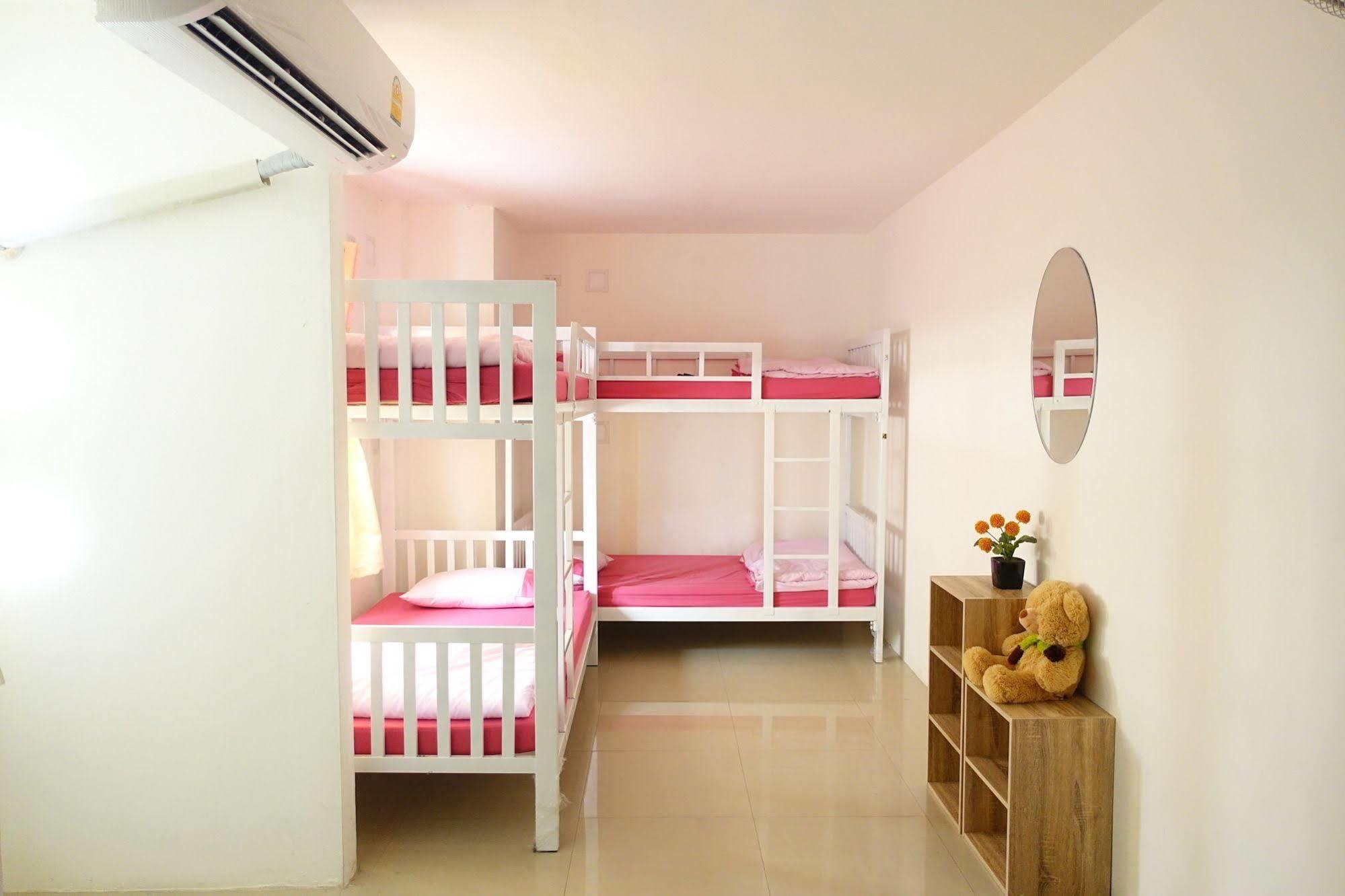 1Sabai Hostel Банкок Екстериор снимка