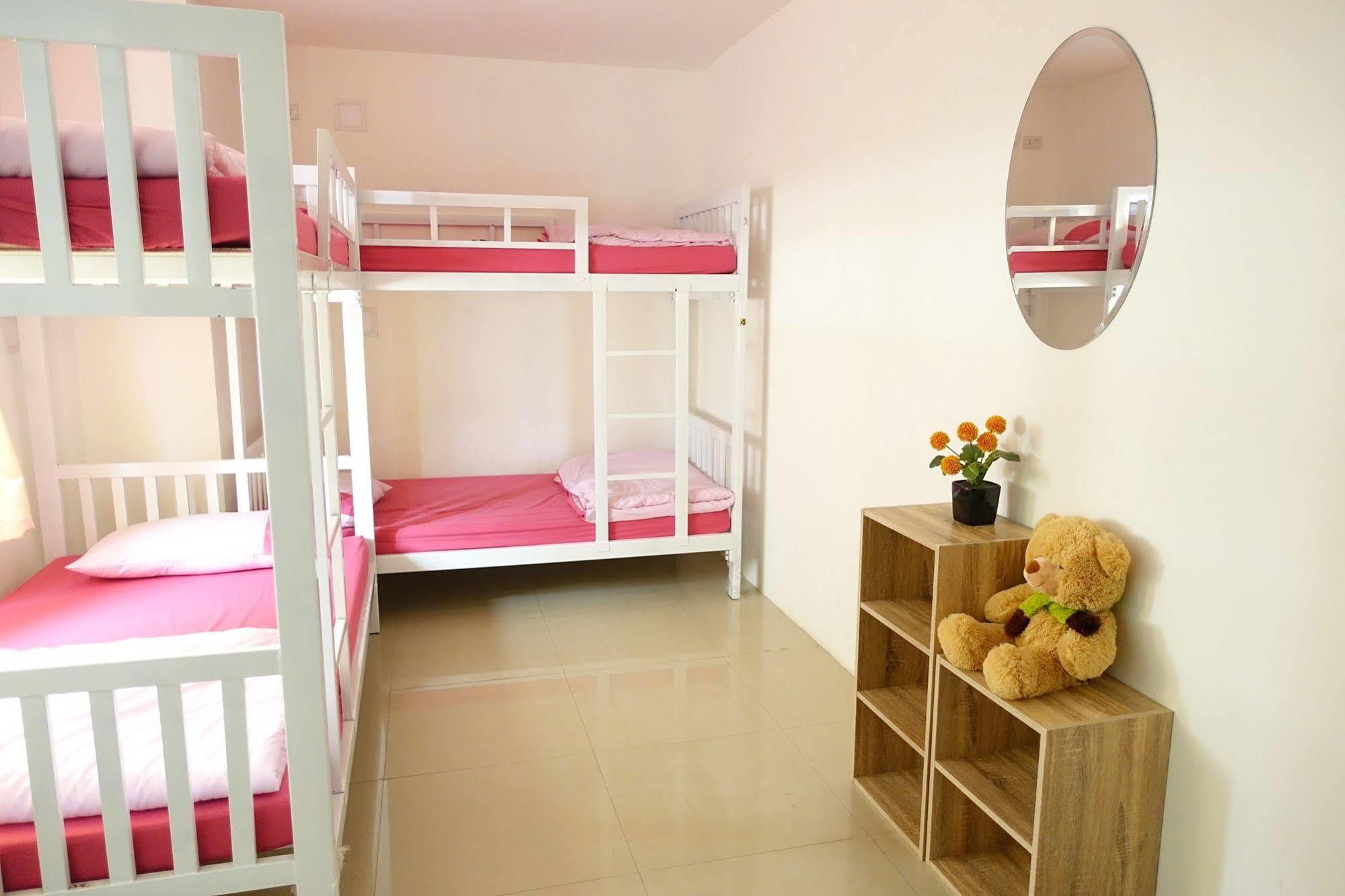1Sabai Hostel Банкок Екстериор снимка