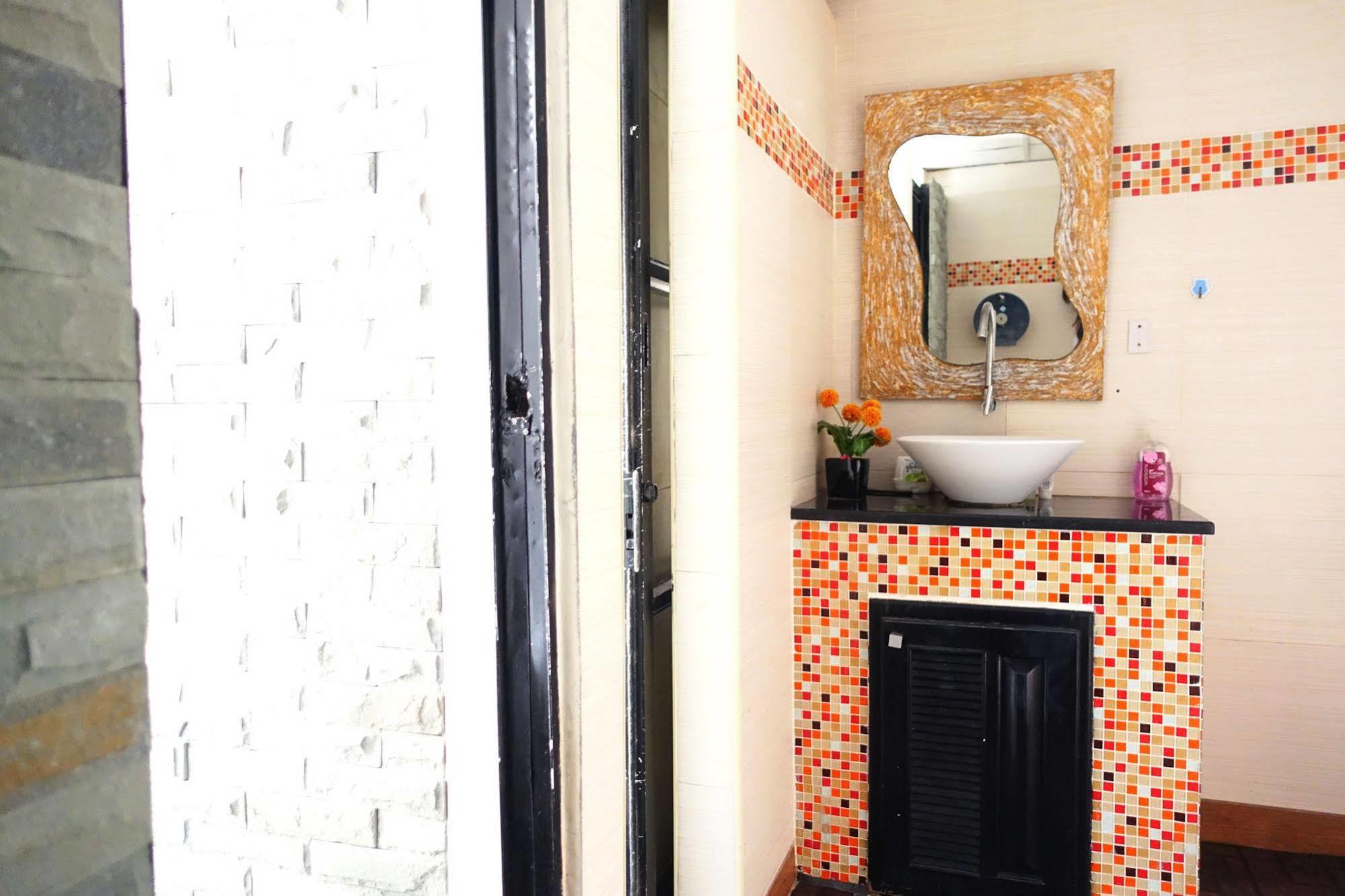 1Sabai Hostel Банкок Екстериор снимка