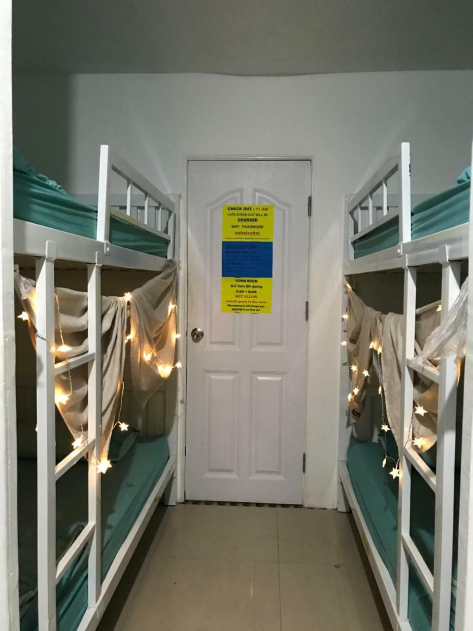 1Sabai Hostel Банкок Екстериор снимка